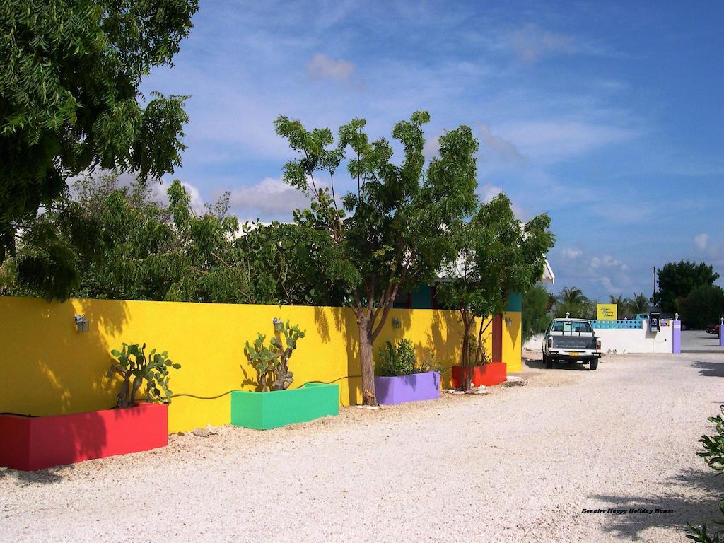 Happy Holiday Homes Kralendijk Exterior foto