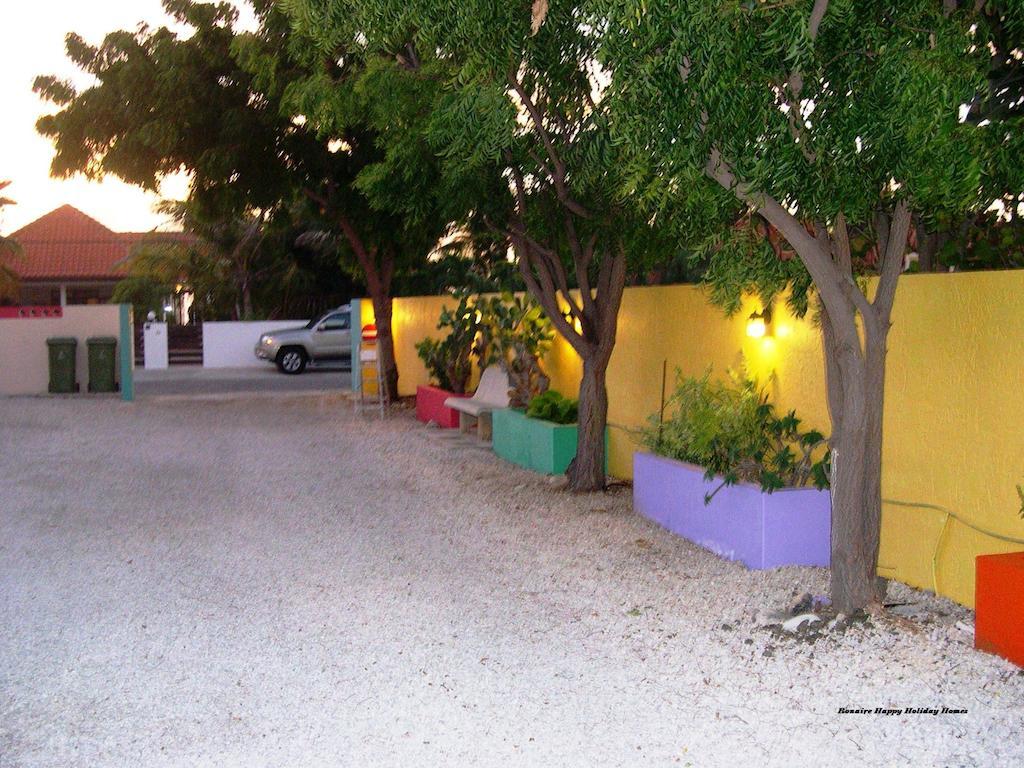 Happy Holiday Homes Kralendijk Exterior foto
